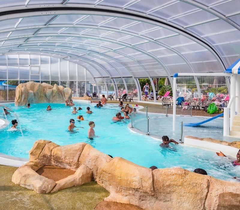 Camping 4* La Roseraie La Baule - www.laroseraie.com - Piscine couverte